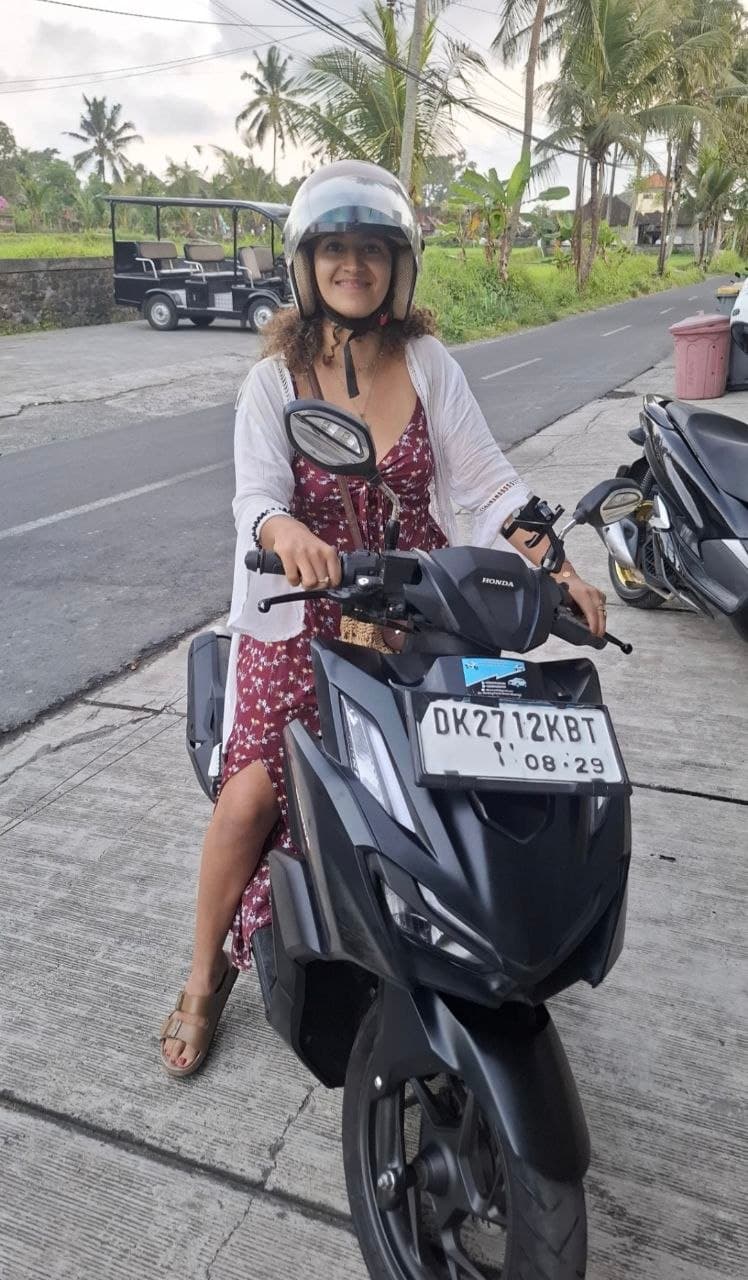 Giddy Bikes guest on a scooter in Bali