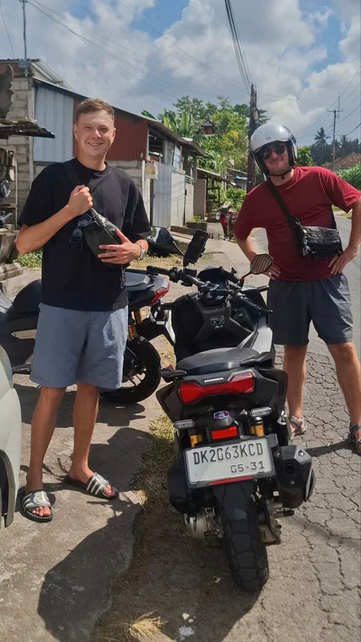 Giddy Bikes guest on a scooter in Bali