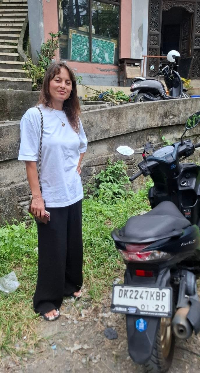 Giddy Bikes guest on a scooter in Bali