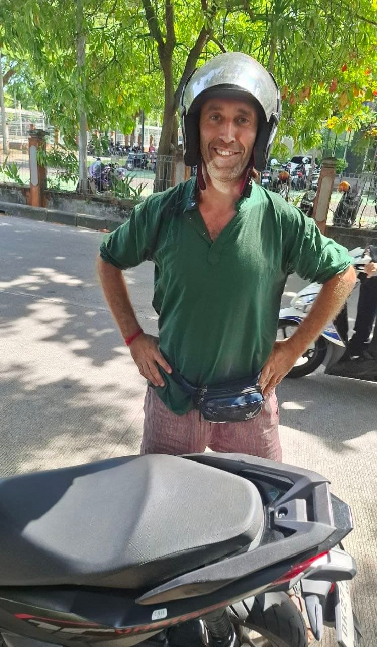 Giddy Bikes guest on a scooter in Bali